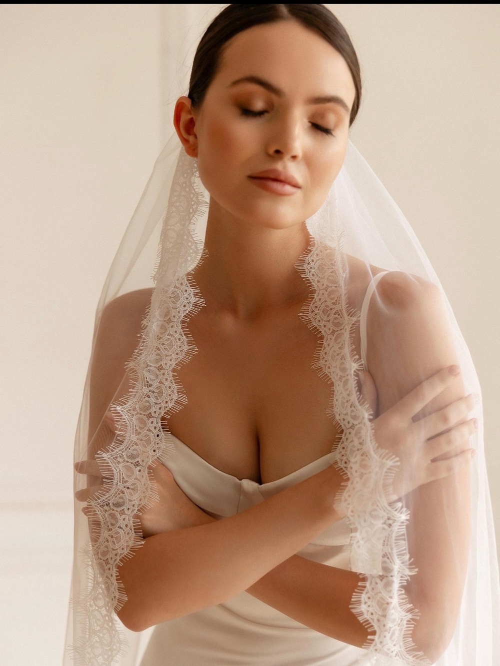 Chantilly Lace Chapel Veil with Comb (Length 200 cm)
